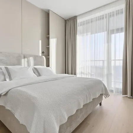 Eurovea Tower Apartment, 36th Floor, Castle View & Free Parking * ברטיסלאבה