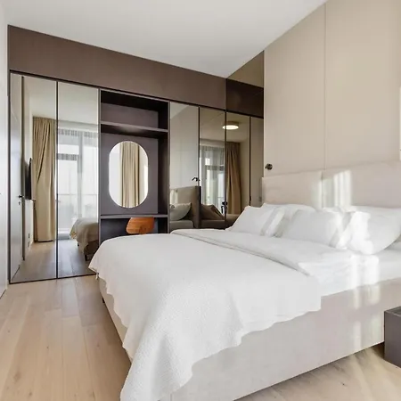 Eurovea Tower Apartment, 36th Floor, Castle View & Free Parking * ברטיסלאבה