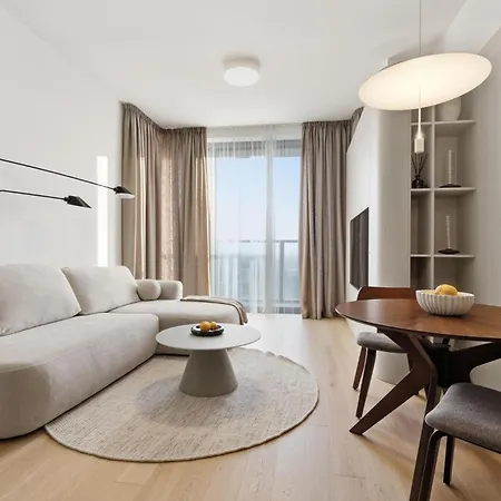 Eurovea Tower Apartment, 36th Floor, Castle View & Free Parking דירה