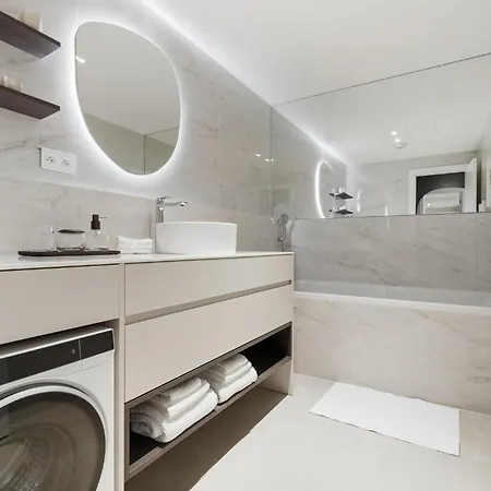 Eurovea Tower Apartment, 36th Floor, Castle View & Free Parking Appartement