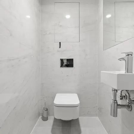 Eurovea Tower Apartment, 36th Floor, Castle View & Free Parking * ברטיסלאבה
