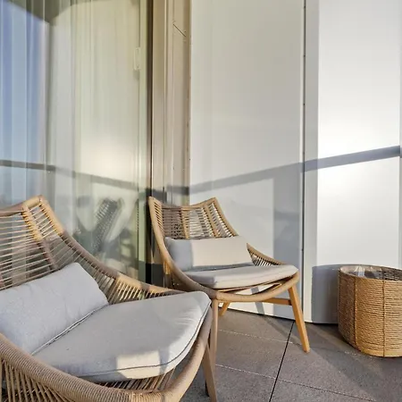 Eurovea Tower Apartment, 36th Floor, Castle View & Free Parking * ברטיסלאבה