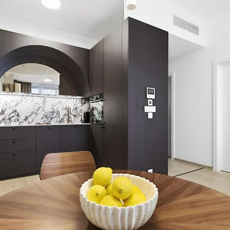 Eurovea Tower Apartment, 36th Floor, Castle View & Free Parking *