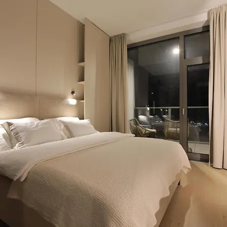 Eurovea Tower Apartment, 36th Floor, Castle View & Free Parking דירה