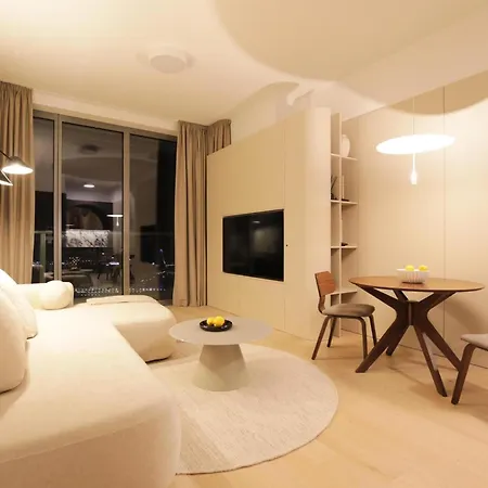 Eurovea Tower Apartment, 36th Floor, Castle View & Free Parking ברטיסלאבה