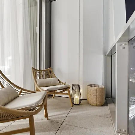 Eurovea Tower Apartment, 36th Floor, Castle View & Free Parking ברטיסלאבה